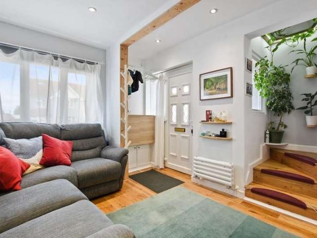Maisonette for sale in Dollis Hill, Greater London
