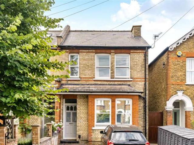 Maisonette for sale in Tolworth, Greater London