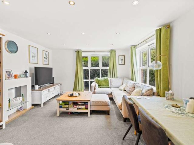 Maisonette for sale in Red Hill, Surrey