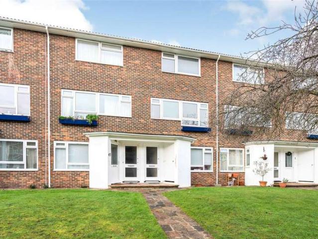Maisonette for sale in London Borough of Sutton, Greater London