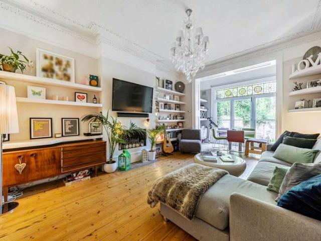 Maisonette for sale in West Norwood, Greater London