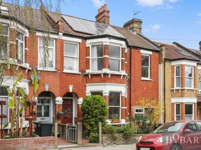 Maisonette for sale in Muswell Hill, Greater London