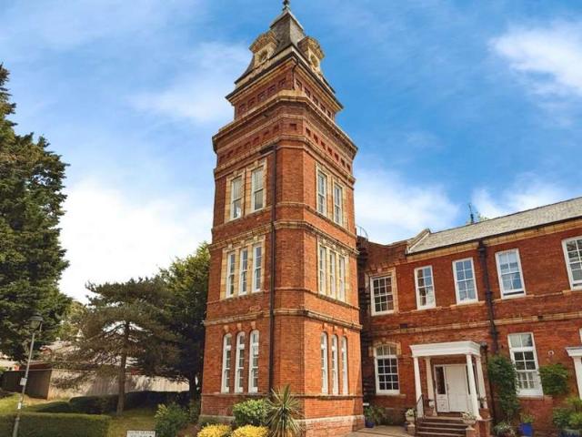 Maisonette for sale in Digby, Watergate