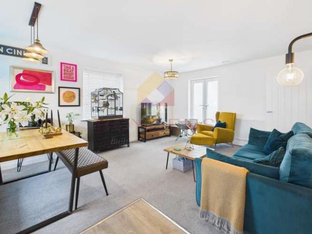 Maisonette for sale in Chipping Hill, Essex