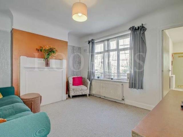 Maisonette for sale in Dollis Hill, Greater London