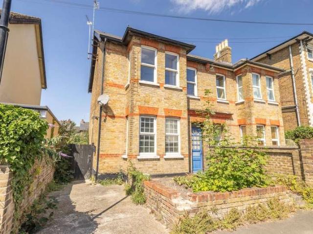 Maisonette for sale in Slough