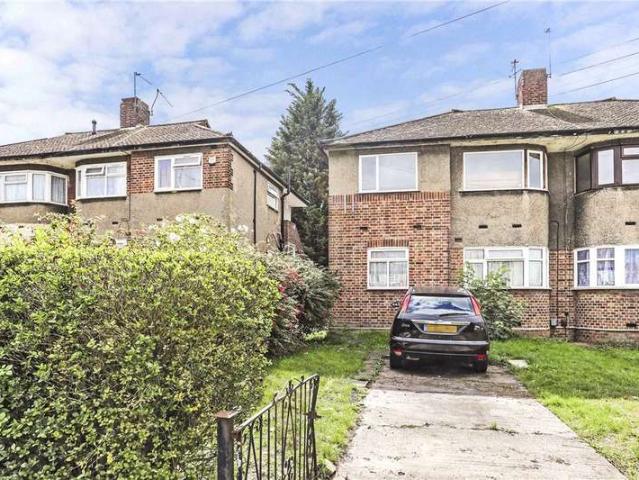 Maisonette for sale in Fairlop, Greater London