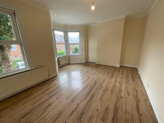 Maisonette for sale in Leyton, Greater London