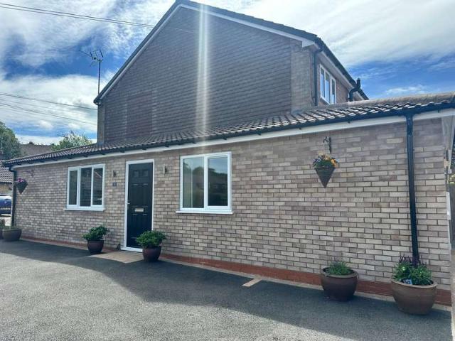 Maisonette for sale in Alderminster, Warwickshire