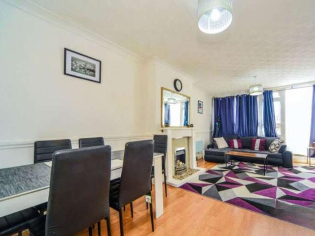 Maisonette for sale in Walworth, Greater London