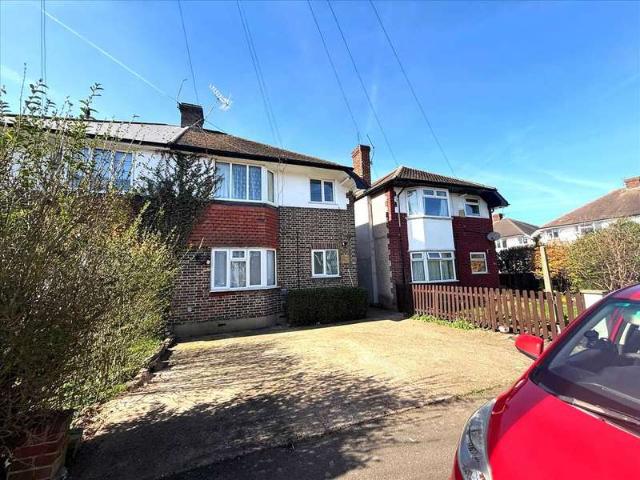 Maisonette for sale in London Borough of Hounslow, Greater London