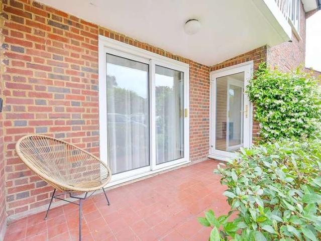 Duplex for sale in Grove Park, Thames Village