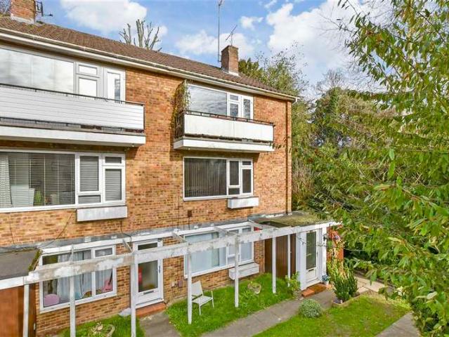 Maisonette for sale in Pachesham Park, Surrey