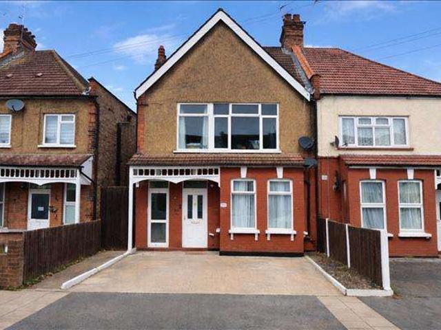 Maisonette for sale in Wealdstone, Greater London