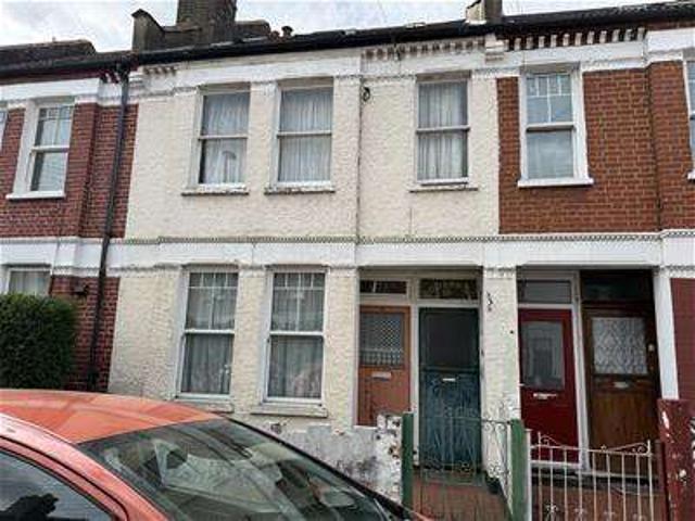 Maisonette for sale in Summerstown, Greater London