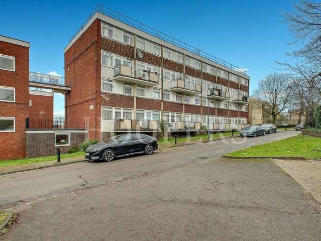 Maisonette for sale in Dollis Hill, Greater London