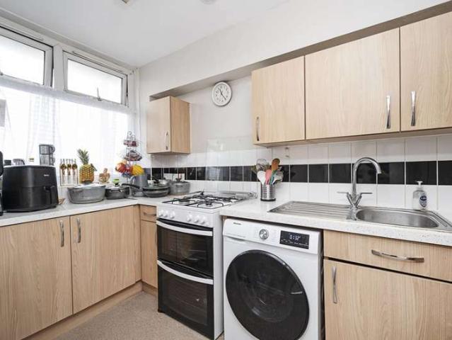 Duplex for sale in Bethnal Green, Avebury Estate