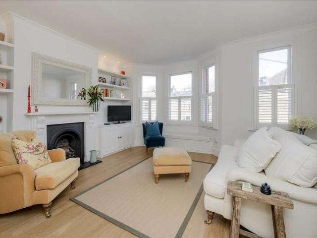 Maisonette for sale in Shepherd's Bush, Greater London