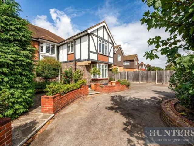 Maisonette for sale in Stoneleigh, Ewell