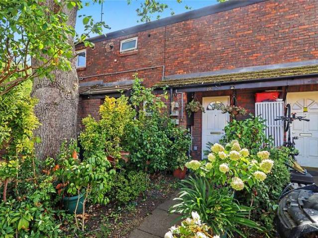 Maisonette for sale in Woking, Surrey