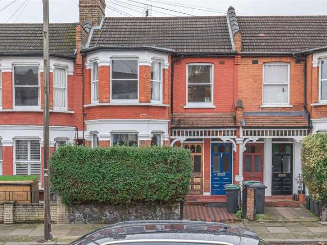 Maisonette for sale in Hornsey, Greater London