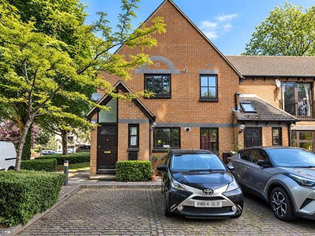 Maisonette for rent in Barton, The Slade
