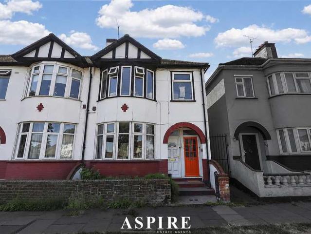 Maisonette for sale in Alton Barnes, Essex