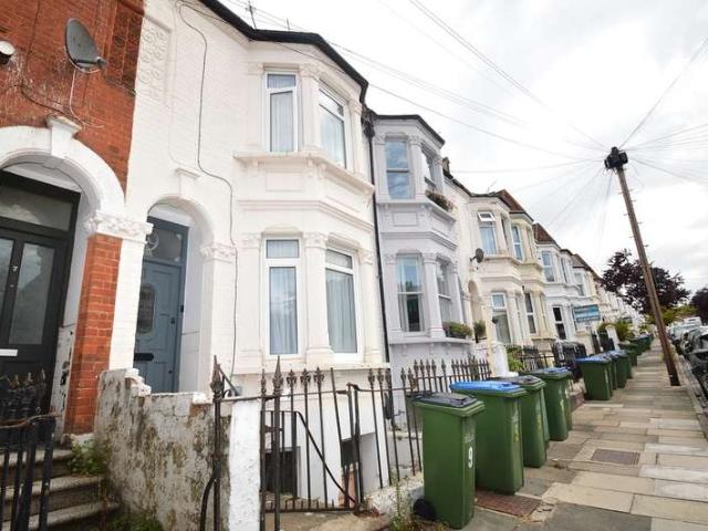 Maisonette for sale in Glyndon, Plumstead