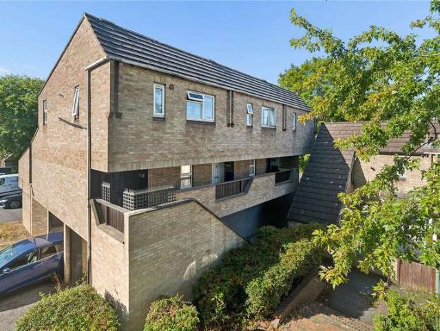 Maisonette for sale in Vange, Essex