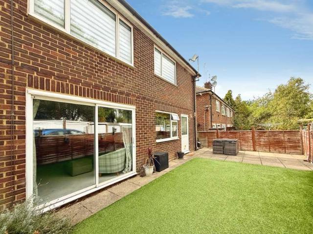 Maisonette for sale in Oakham Park