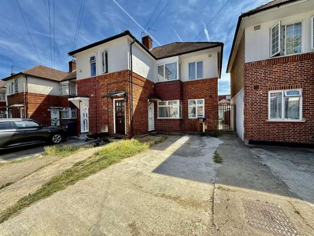 Maisonette for sale in London Borough of Ealing, Greater London