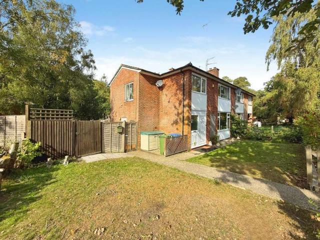 Maisonette for sale in Buckler's Park, Crowthorne