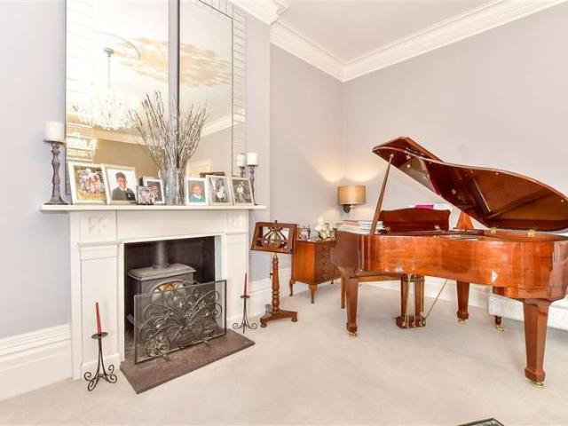 Maisonette for sale in Rustington, Clapham