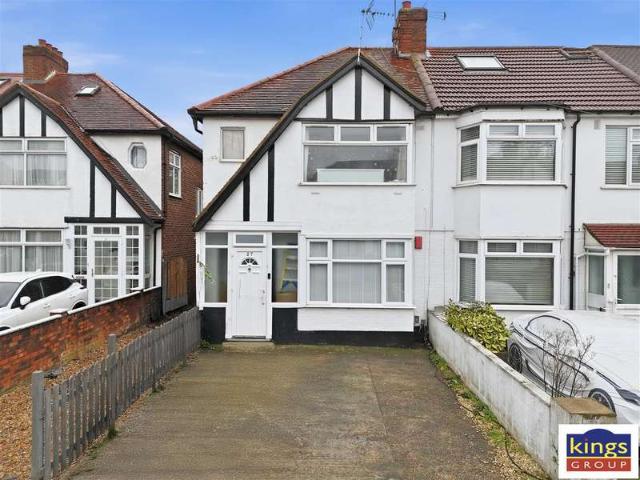 Maisonette for sale in Ponders End, Greater London