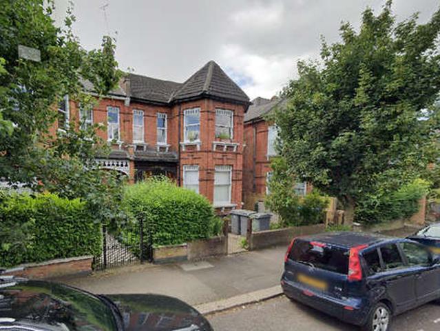 Maisonette for sale in Mapesbury, Greater London