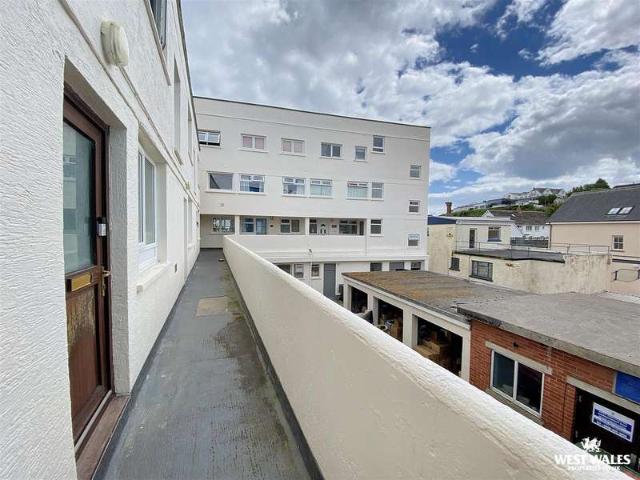 Apartment for sale in Saundersfoot, Wales