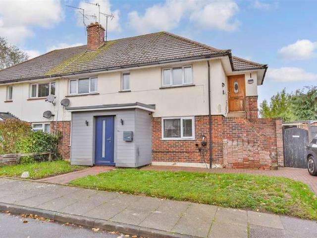 Maisonette for sale in Walderslade, Chatham