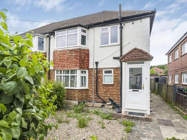 Maisonette for sale in Bromley Common, Greater London