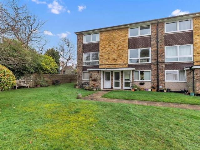 Maisonette for sale in Roffey, Horsham
