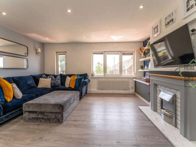 Maisonette for sale in Collier Row, Greater London