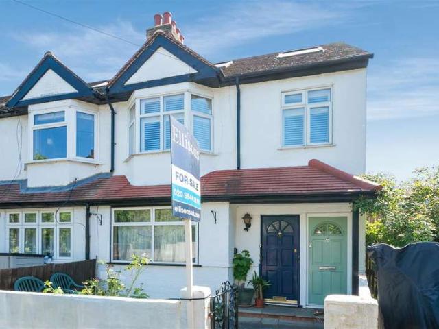 Maisonette for sale in London Borough of Merton, Collier's Wood