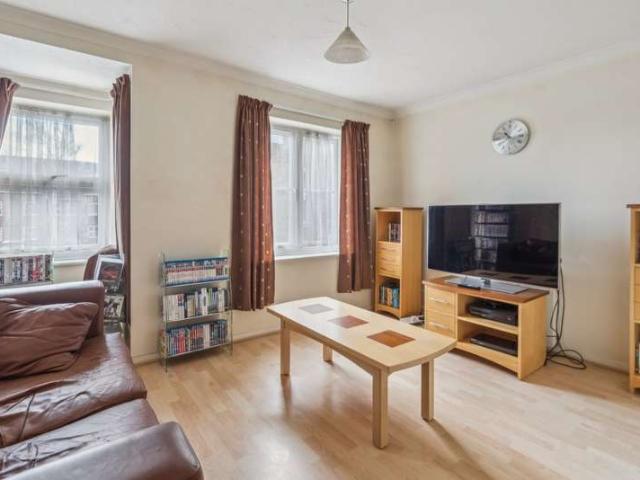 Maisonette for sale in Langley, Slough