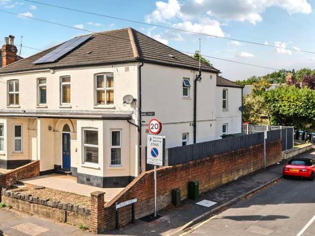 Maisonette for sale in Horsell, Woking