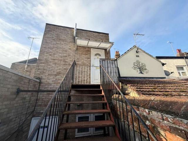 Maisonette for sale in Chipping Hill, Essex