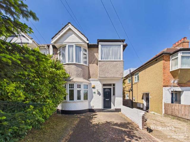 Maisonette for sale in Kingsbury, Greater London