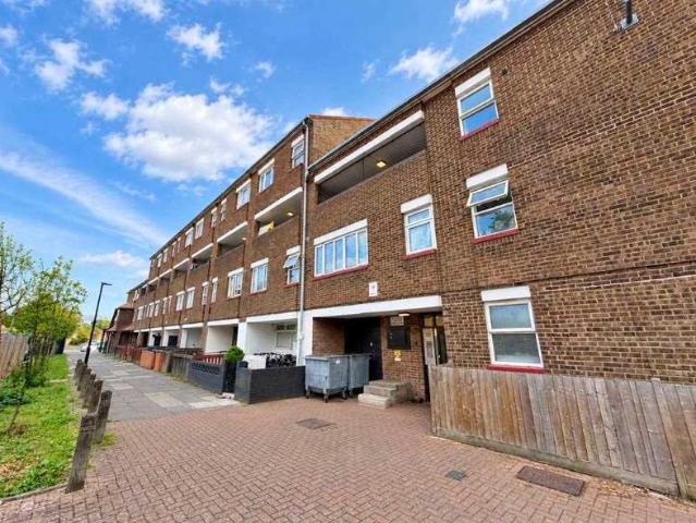 Maisonette for sale in London Borough of Hounslow, Greater London
