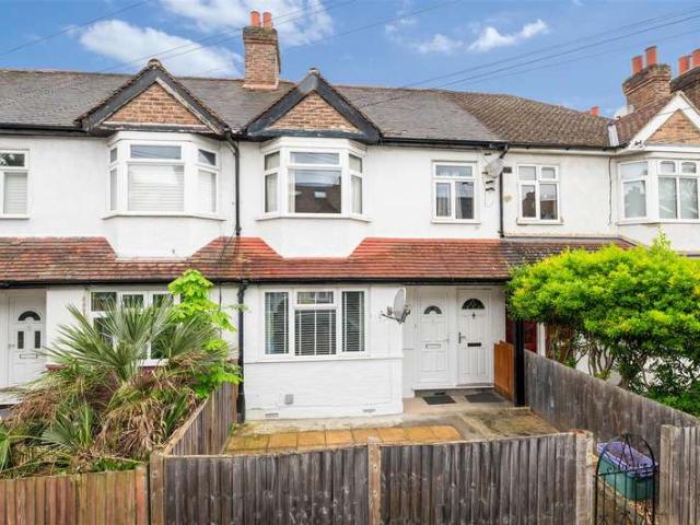 Maisonette for sale in London Borough of Merton, Collier's Wood