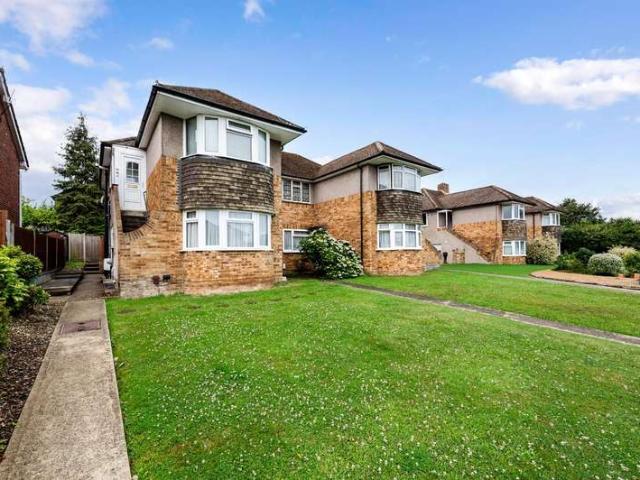 Maisonette for sale in The Wells, Surrey
