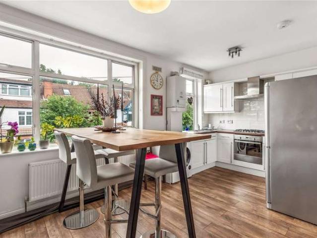 Maisonette for sale in London Borough of Merton, Mitcham