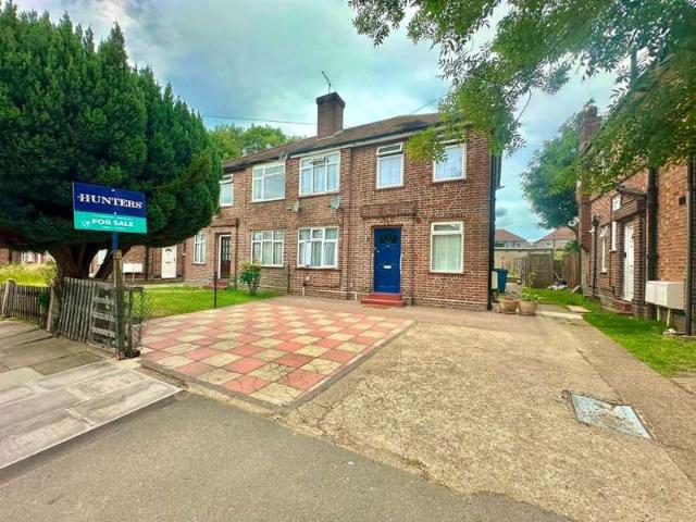 Maisonette for sale in Hayes, Greater London